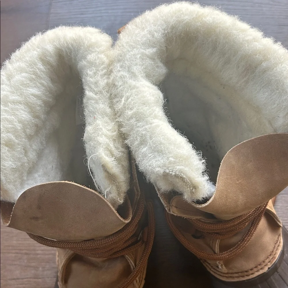 Sorel Tan and Brown Wool  Boots ! Size 7